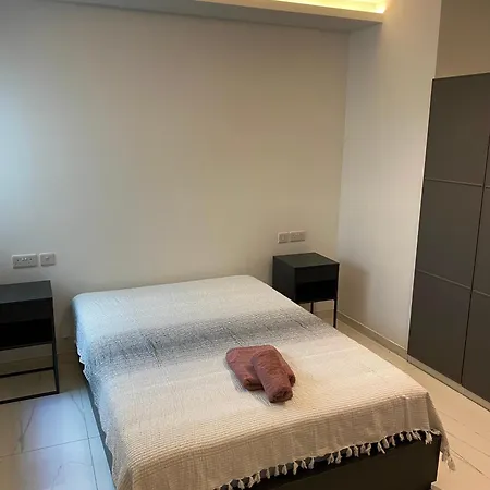 Appartement Tigné Three Bedrooms Sliema