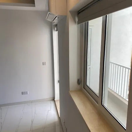 Appartement Tigné Three Bedrooms Sliema