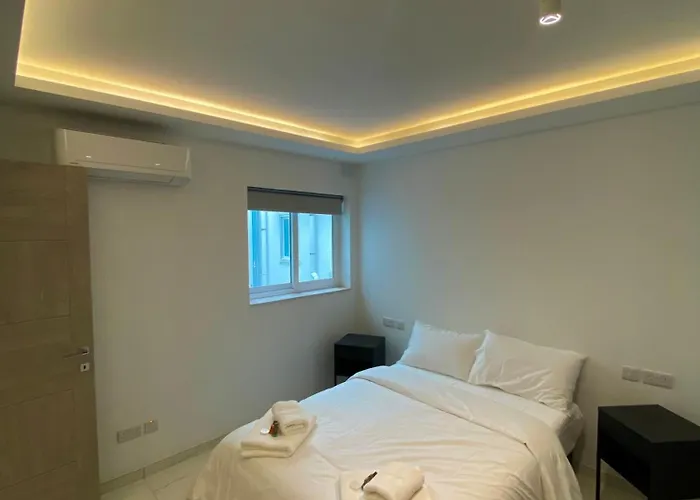 Tigne Three Bedrooms Apartmán Sliema