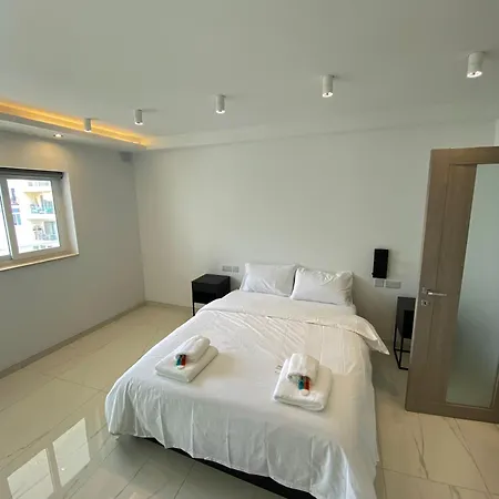 Apartamento Tigné Three Bedrooms Sliema