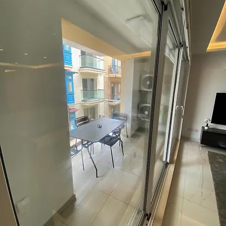 Tigne Three Bedrooms Apartment Sliema