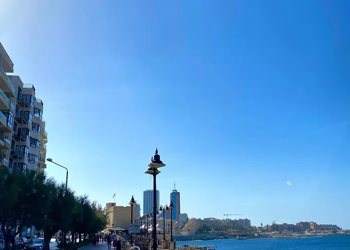 Tigne Three Bedrooms Apartament Sliema